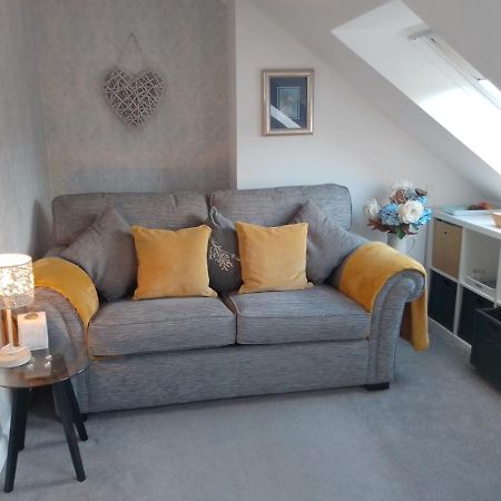 Village Life- Private Attic Suite - Living Room, Bedroom And Bathroom Newtown St Boswells 외부 사진